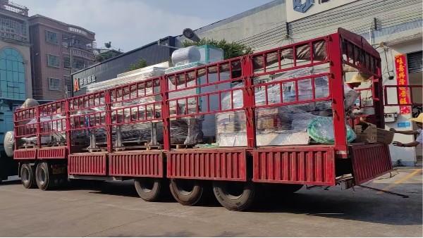 佛山譚工機(jī)械設(shè)備：全套辣椒醬生產(chǎn)線裝車(chē)發(fā)貨，攜手客戶(hù)共啟新篇章